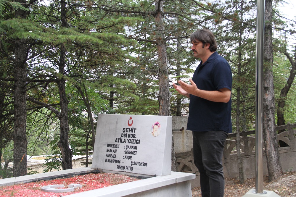 Çankırı’dan Yola Çıktı, Şehit Kabirlerini Onarıyor (2)