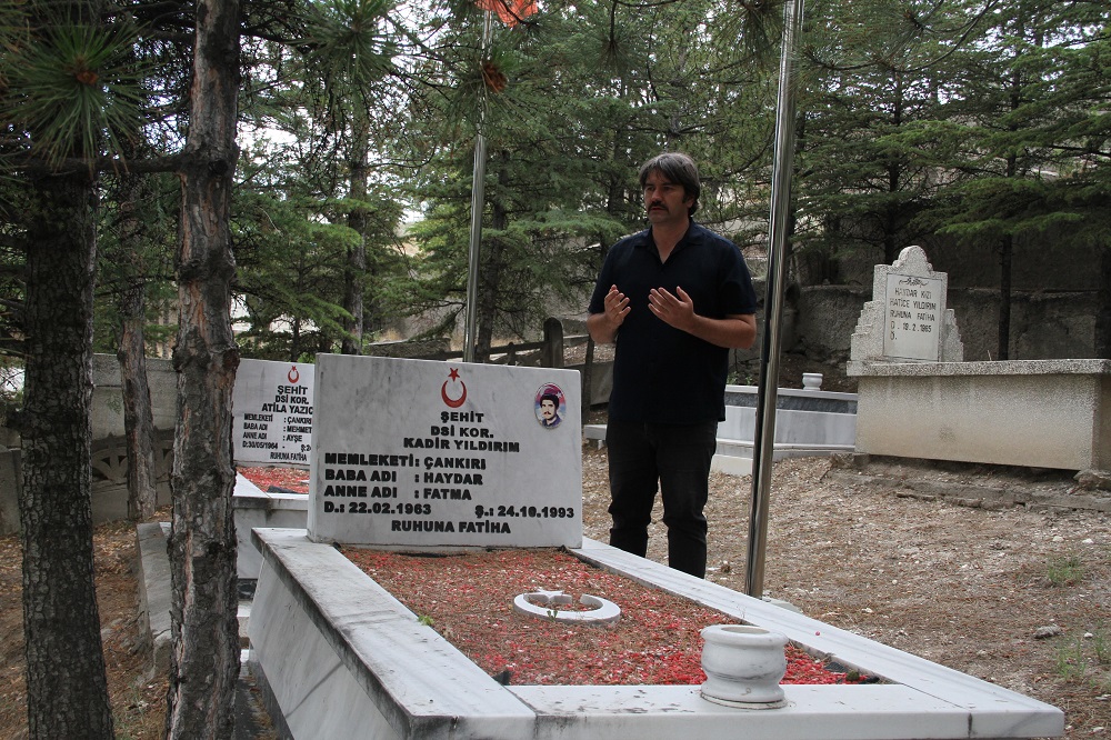 Çankırı’dan Yola Çıktı, Şehit Kabirlerini Onarıyor (3)