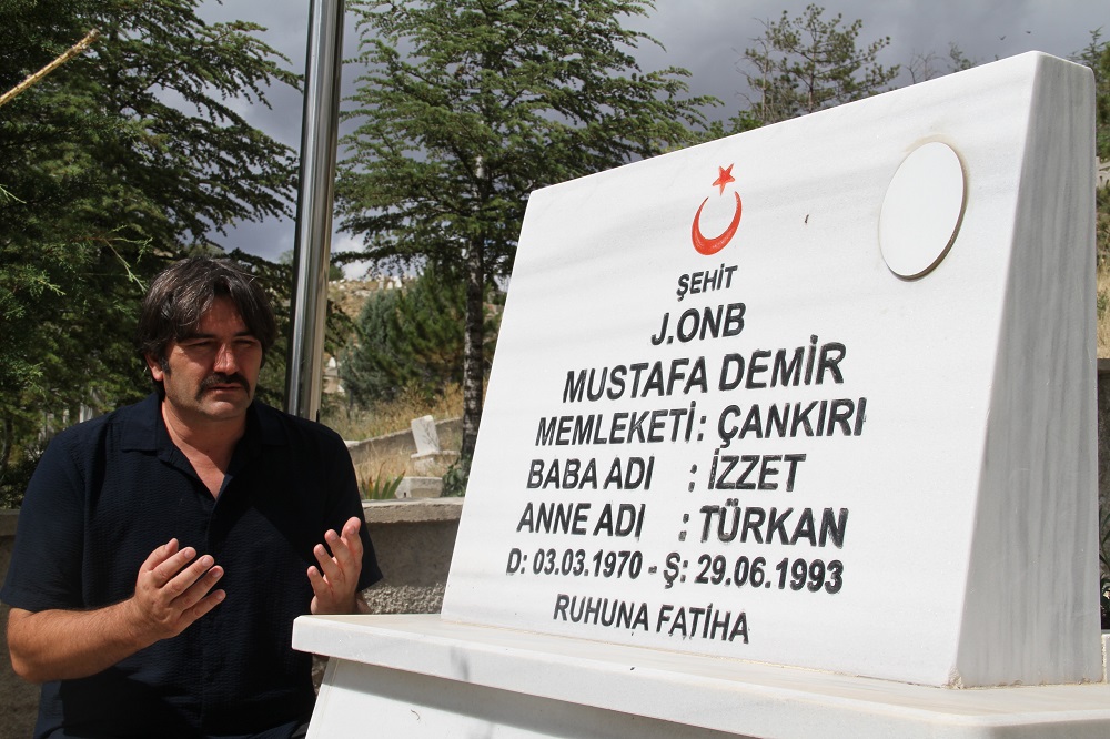 Çankırı’dan Yola Çıktı, Şehit Kabirlerini Onarıyor (5)