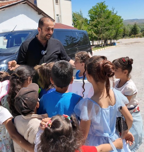 Çankırılı Hayırsever Servet Sevindim’den Köy Okullarına Umut Dolu Ziyaret (1)