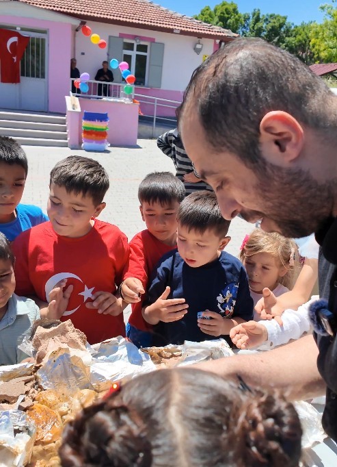 Çankırılı Hayırsever Servet Sevindim’den Köy Okullarına Umut Dolu Ziyaret (3)