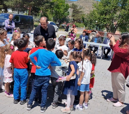 Çankırılı Hayırsever Servet Sevindim’den Köy Okullarına Umut Dolu Ziyaret (4)