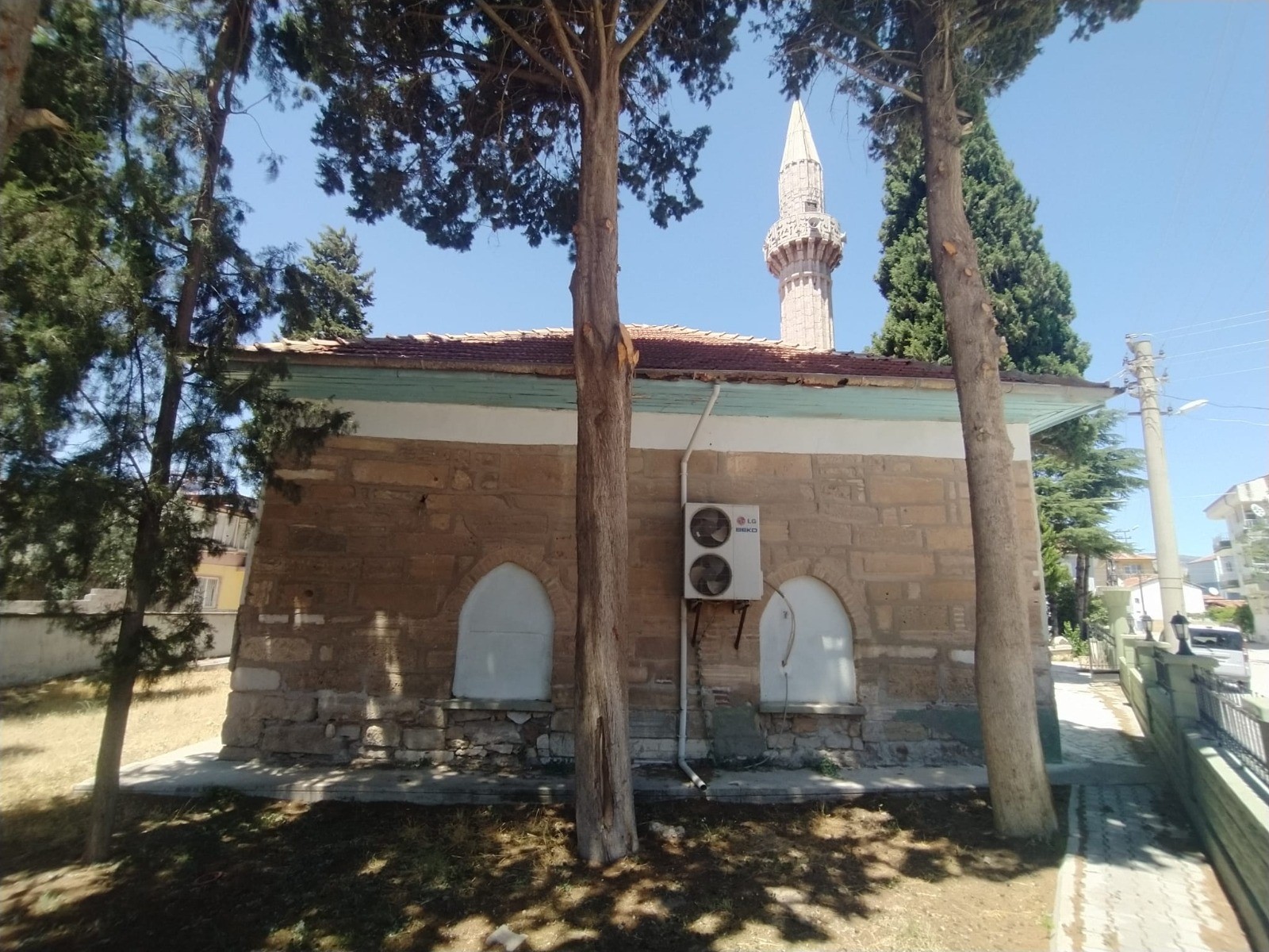 Çivril’in Tarihi Sofu Camii Aslına Dönüyor Restorasyon Başlıyor (1)
