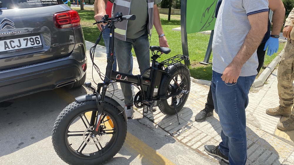 Çorum’da Otomobil Ile Elektrikli Bisiklet Çarpıştı 1 Çocuk Yaralı (1)