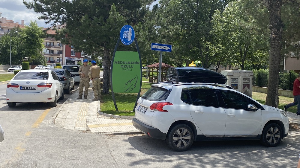 Çorum’da Otomobil Ile Elektrikli Bisiklet Çarpıştı 1 Çocuk Yaralı (2)