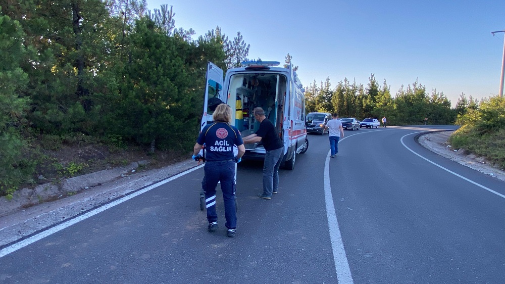 Derince’de İki Otomobil Çarpıştı 1 Yaralı (3)