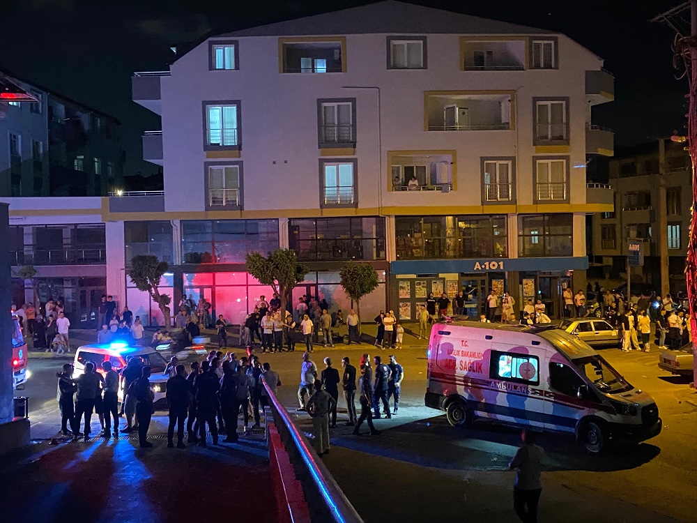 Düğün Salonunda Asansör Yangını 4 Kişi Hastaneye Kaldırıldı (4)