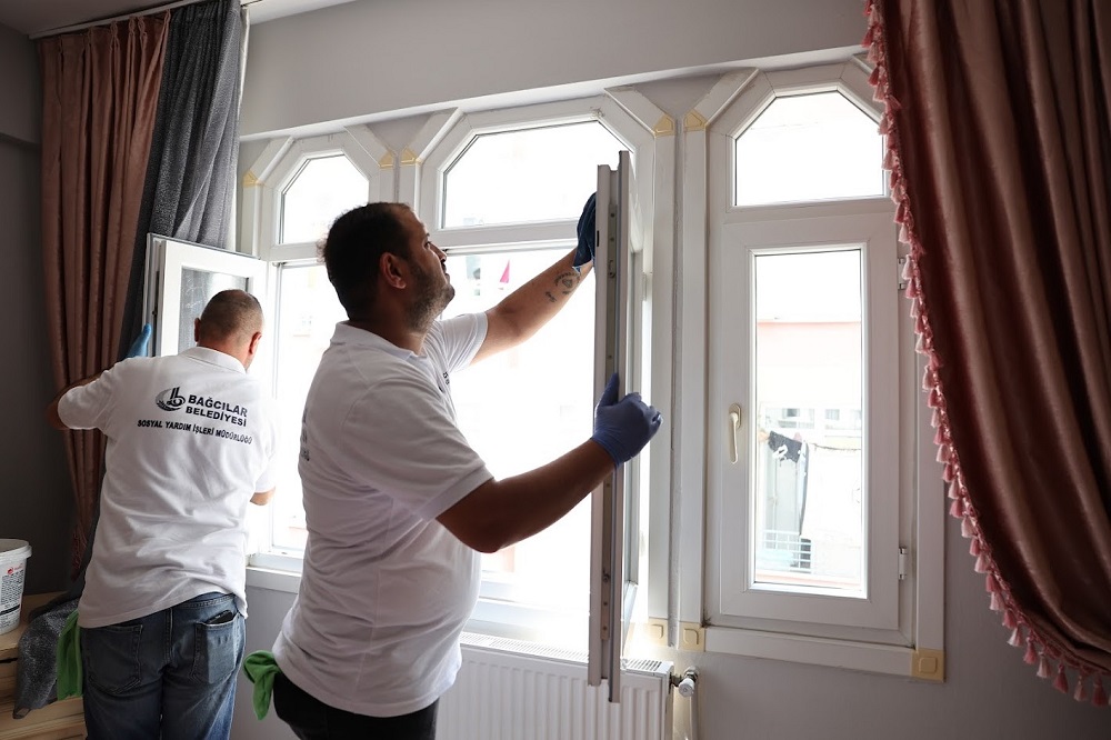 Engelli Ve Hasta Kadının Evi Her Ay Pırıl Pırıl Oluyor (2)