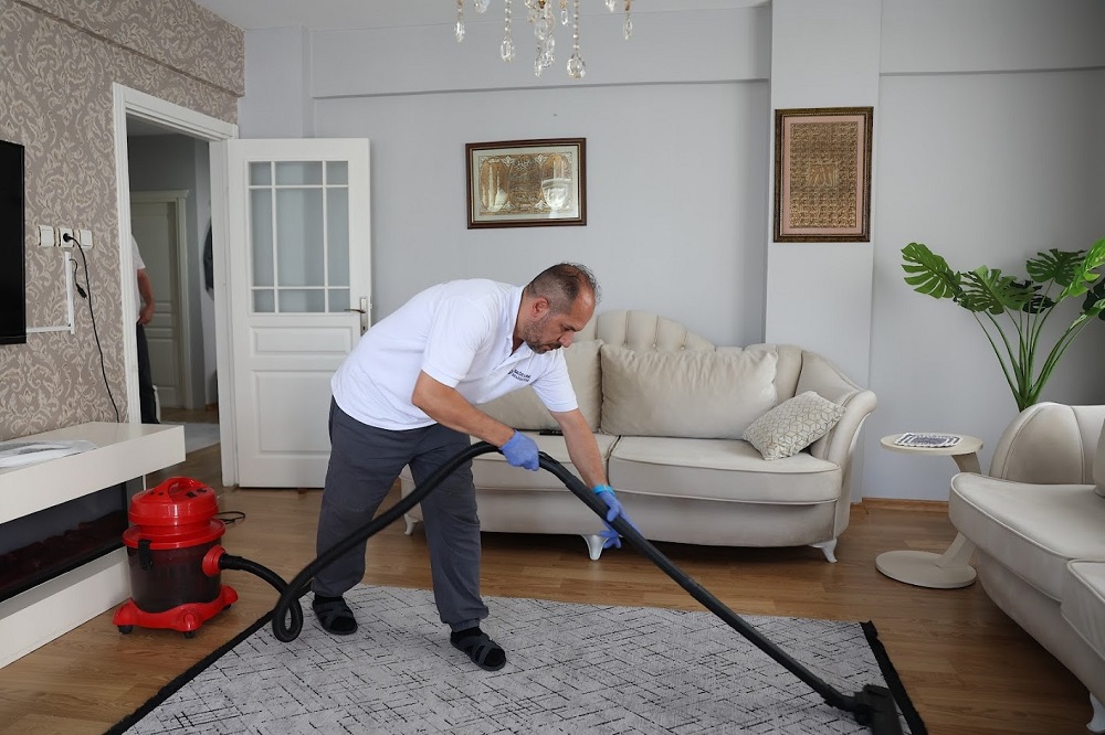 Engelli Ve Hasta Kadının Evi Her Ay Pırıl Pırıl Oluyor (3)