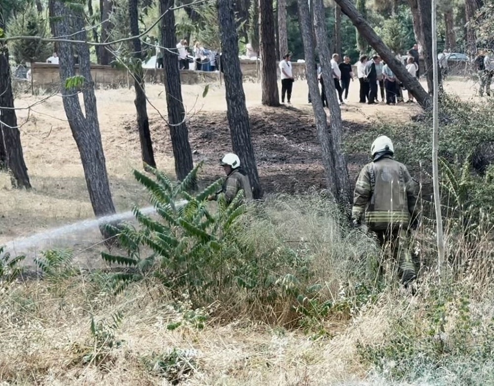 Hastane Bahçesinde Alev Paniği Yangın Kısa Sürede Söndürüldü (1)