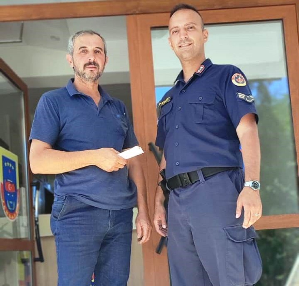 Hisarcık’ta Servis Şoföründen Örnek Davranış Bulduğu 5 Bin Lirayı Sahibine Teslim Etti (1)