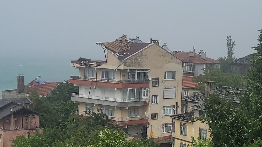 İnebolu'da Hortum Ve Fırtına Felaketi Çatılar Uçtu, Elektrik Telleri Koptu (3)