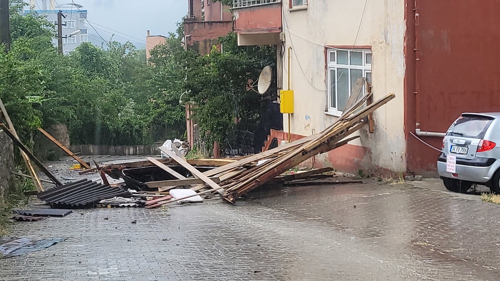 İnebolu'da Hortum Ve Fırtına Felaketi Çatılar Uçtu, Elektrik Telleri Koptu (5)
