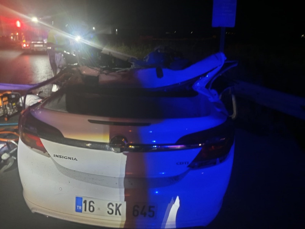 Karacabey Yolunda Korkunç Kaza Polis Memuru Ve Ailesi Hayatını Kaybetti (1)