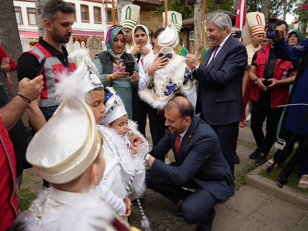 Kastamonu’da 22 Çocuk İçin Geleneksel Sünnet Şöleni Coşkusu (2)