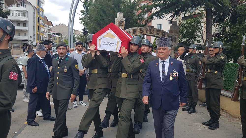 Kıbrıs Gazisi Hikmet Kapanşahin Gözyaşlarıyla Uğurlandı (2)