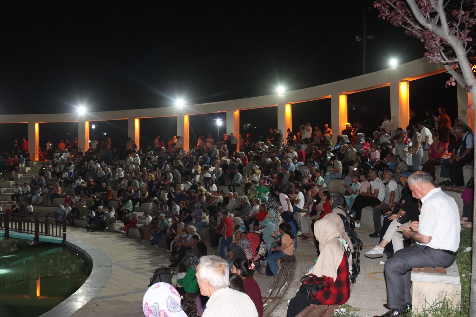 Kültür Park’ta Unutulmaz Gece! Evin Gençero Elazığlılarla Buluştu (2)