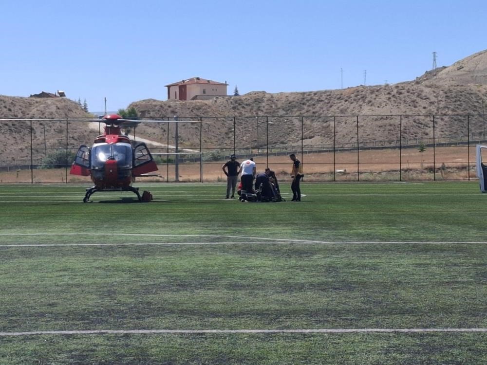 Malatya'da 75 Yaşındaki Hasta Hava Ambulansı Ile Hayata Tutundu