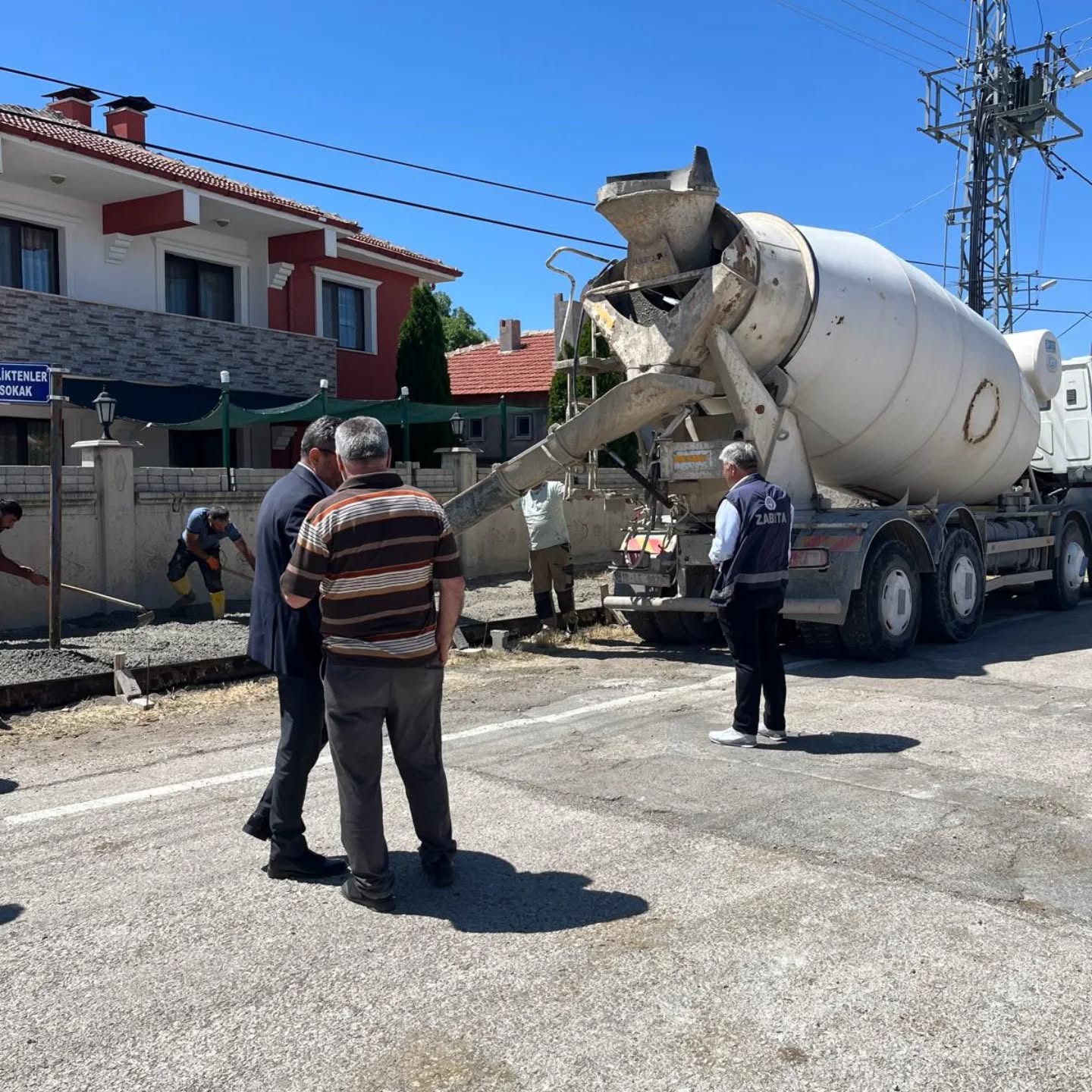 Orta’da Kaldırım Betonları Yenileniyor Başkan Bezci Sahada (2)