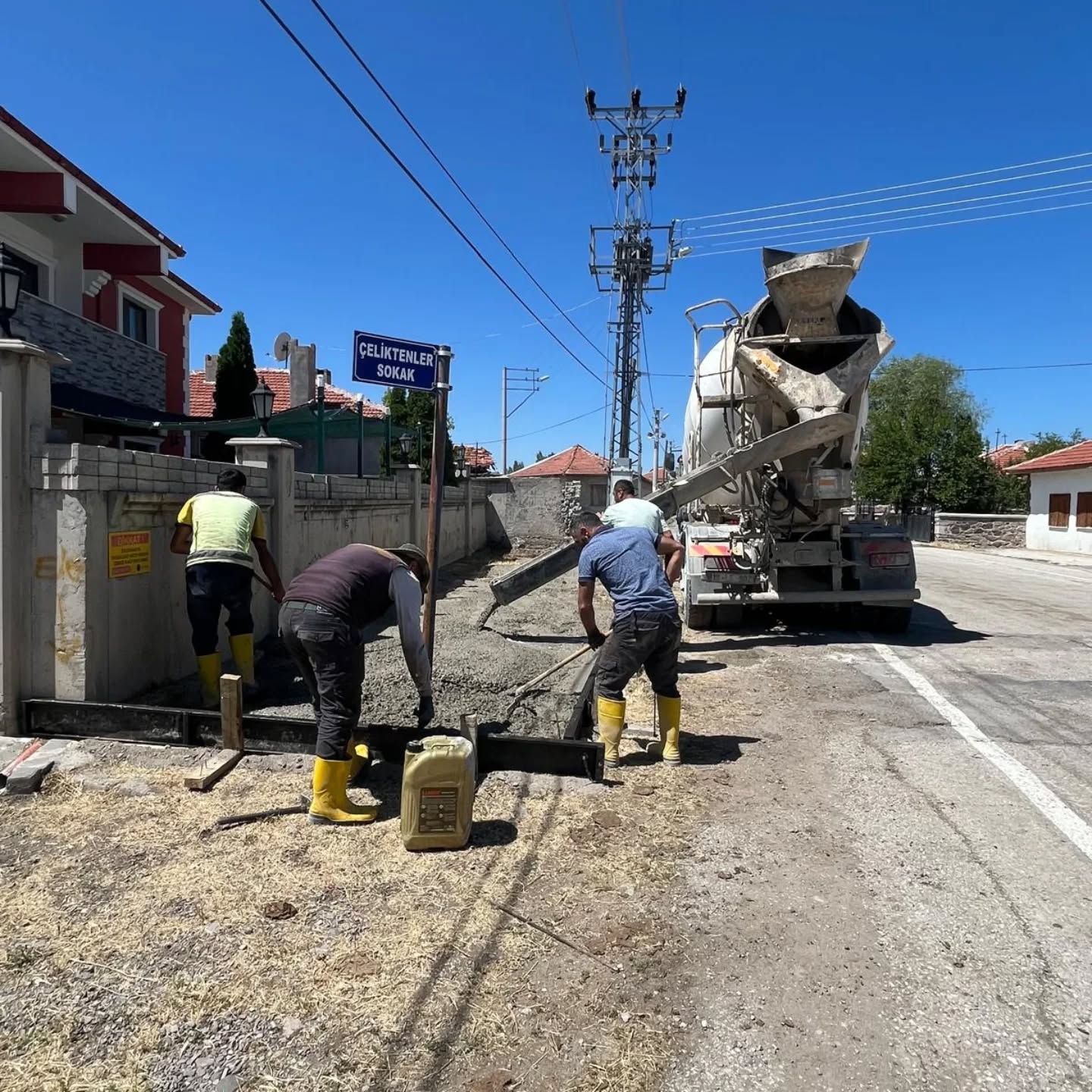 Orta’da Kaldırım Betonları Yenileniyor Başkan Bezci Sahada (4)