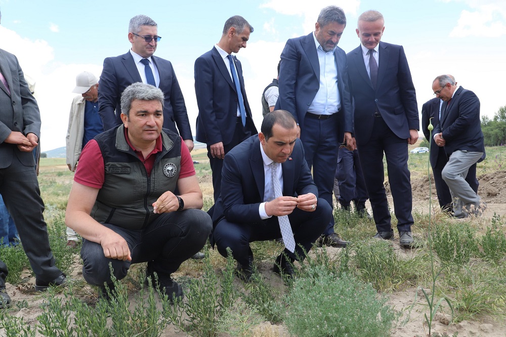 Vali Fırat Taşolar’dan Orta Kırsakal’daki Botanik Bahçesi Ziyareti (3)