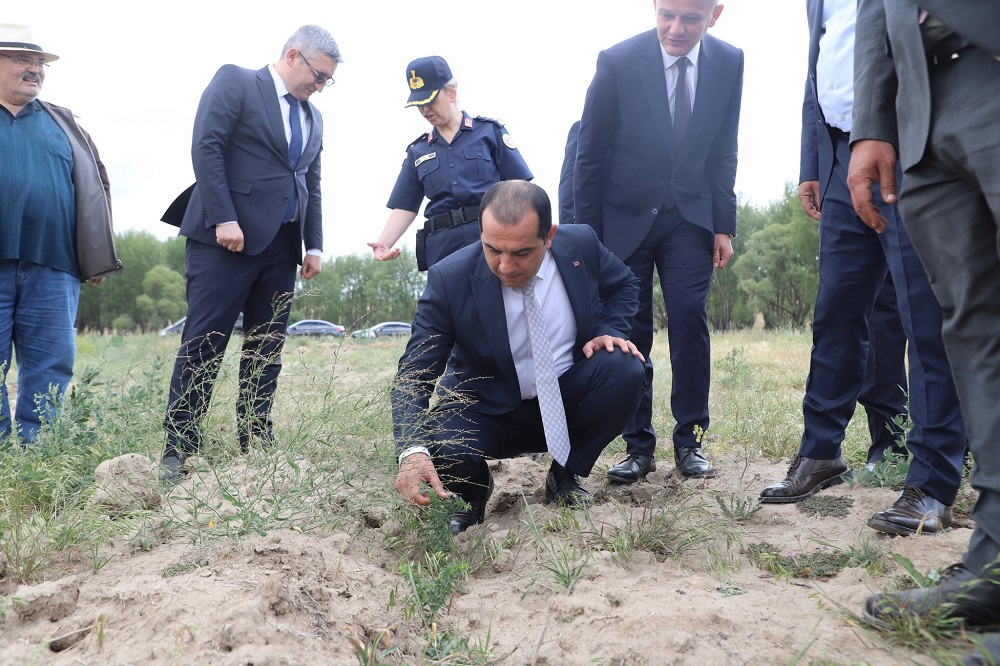 Vali Fırat Taşolar’dan Orta Kırsakal’daki Botanik Bahçesi Ziyareti (4)