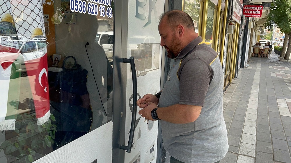 Yerköy’de Esnaftan Sıcaklarda Ücretsiz Soğuk Su İkramı (2)