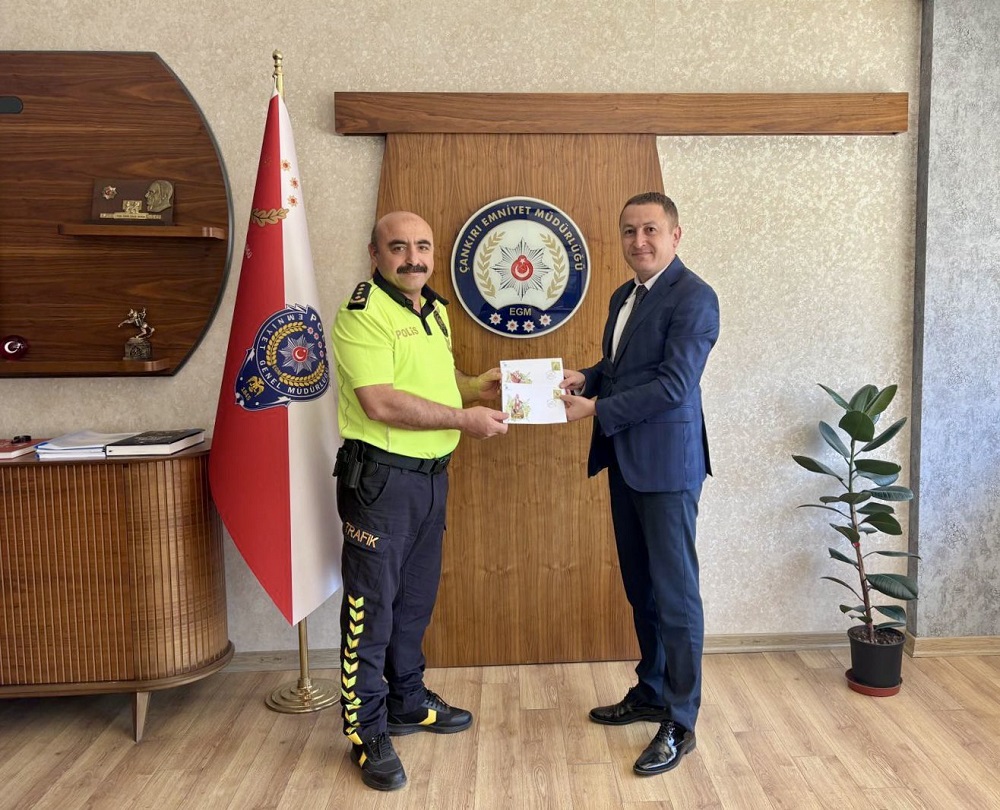 “Çankırılı Keloğlan” Pulu Emniyet Müdürüne Takdim Edildi