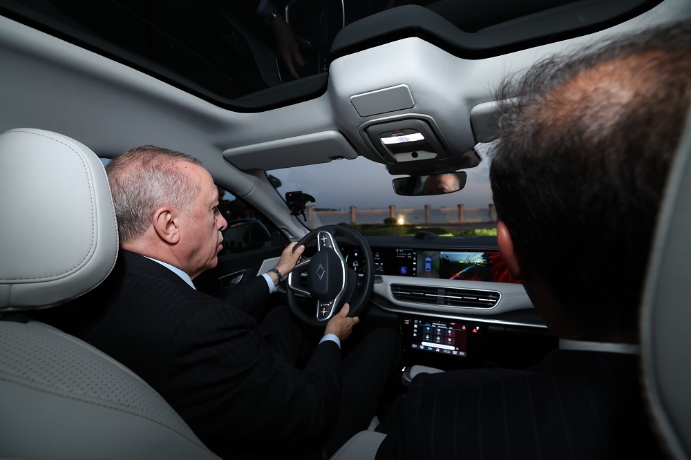 Cumhurbaşkanı Erdoğan’a Togg’un Yeni Modeli T10F Hediye Edildi (1)