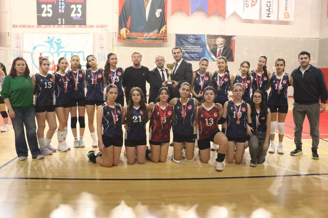 Çankırı’da Genç Kızlar Voleybol İl Birinciliği Tamamlandı Şampiyon Çankırı Lisesi (3)