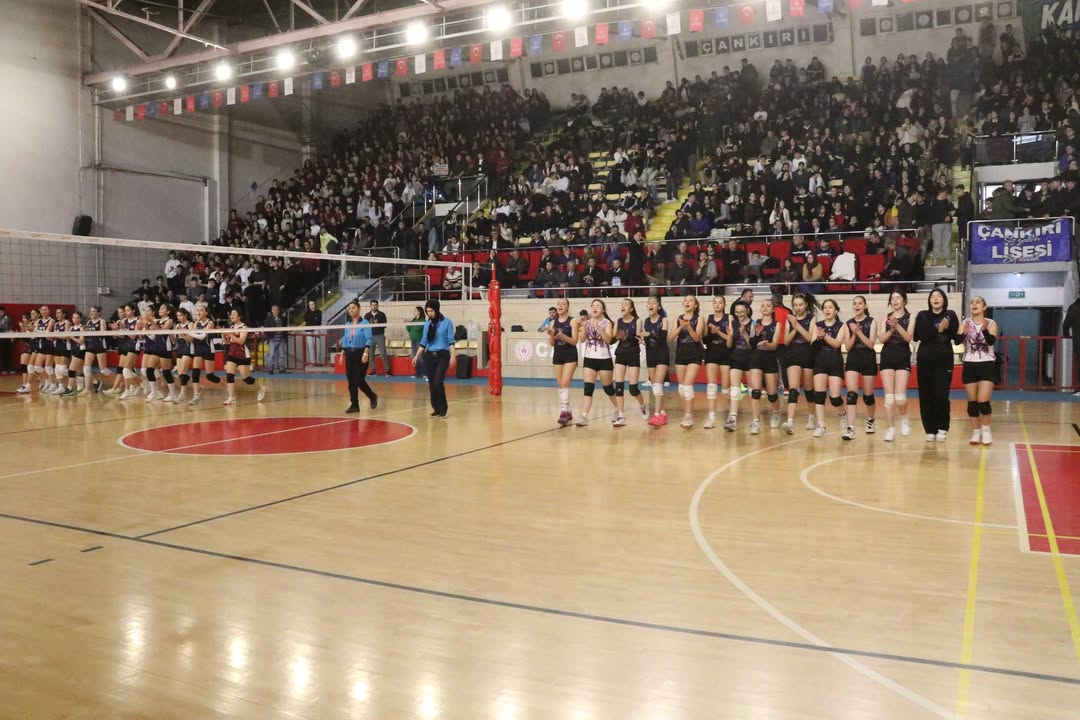Çankırı’da Genç Kızlar Voleybol İl Birinciliği Tamamlandı Şampiyon Çankırı Lisesi (5)