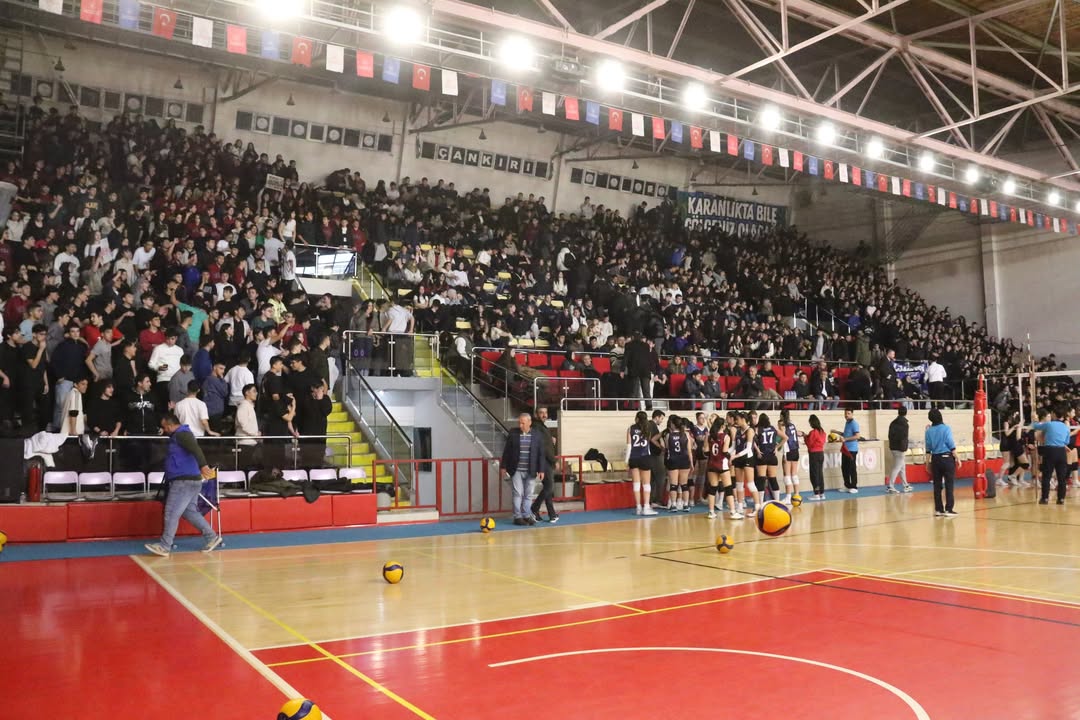 Çankırı’da Genç Kızlar Voleybol İl Birinciliği Tamamlandı Şampiyon Çankırı Lisesi (6)