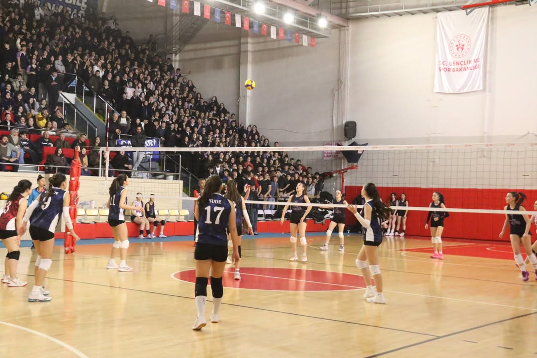 Çankırı’da Genç Kızlar Voleybol İl Birinciliği Tamamlandı Şampiyon Çankırı Lisesi (7)