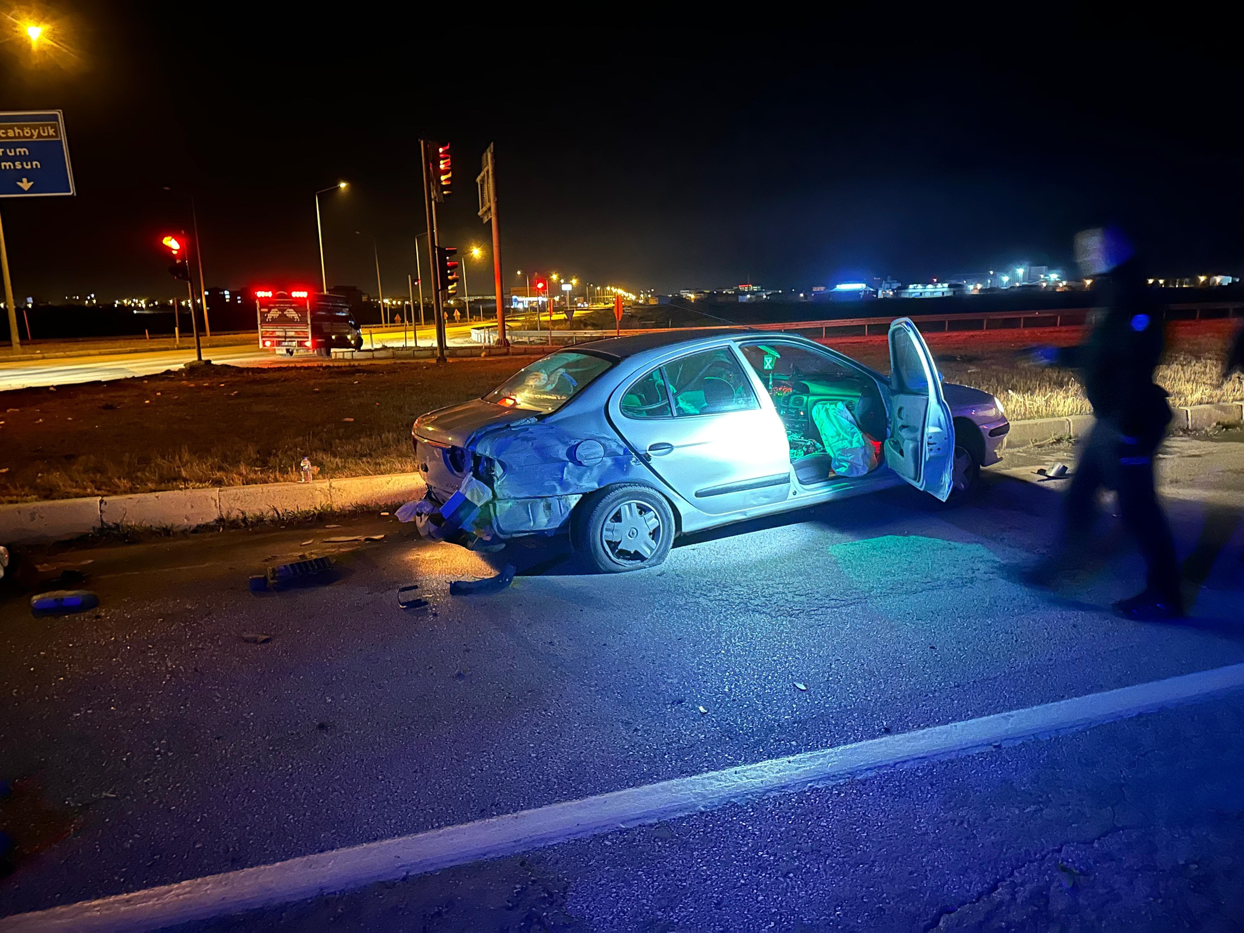 Kırmızı Işık İhlali Kazaya Neden Oldu (2)