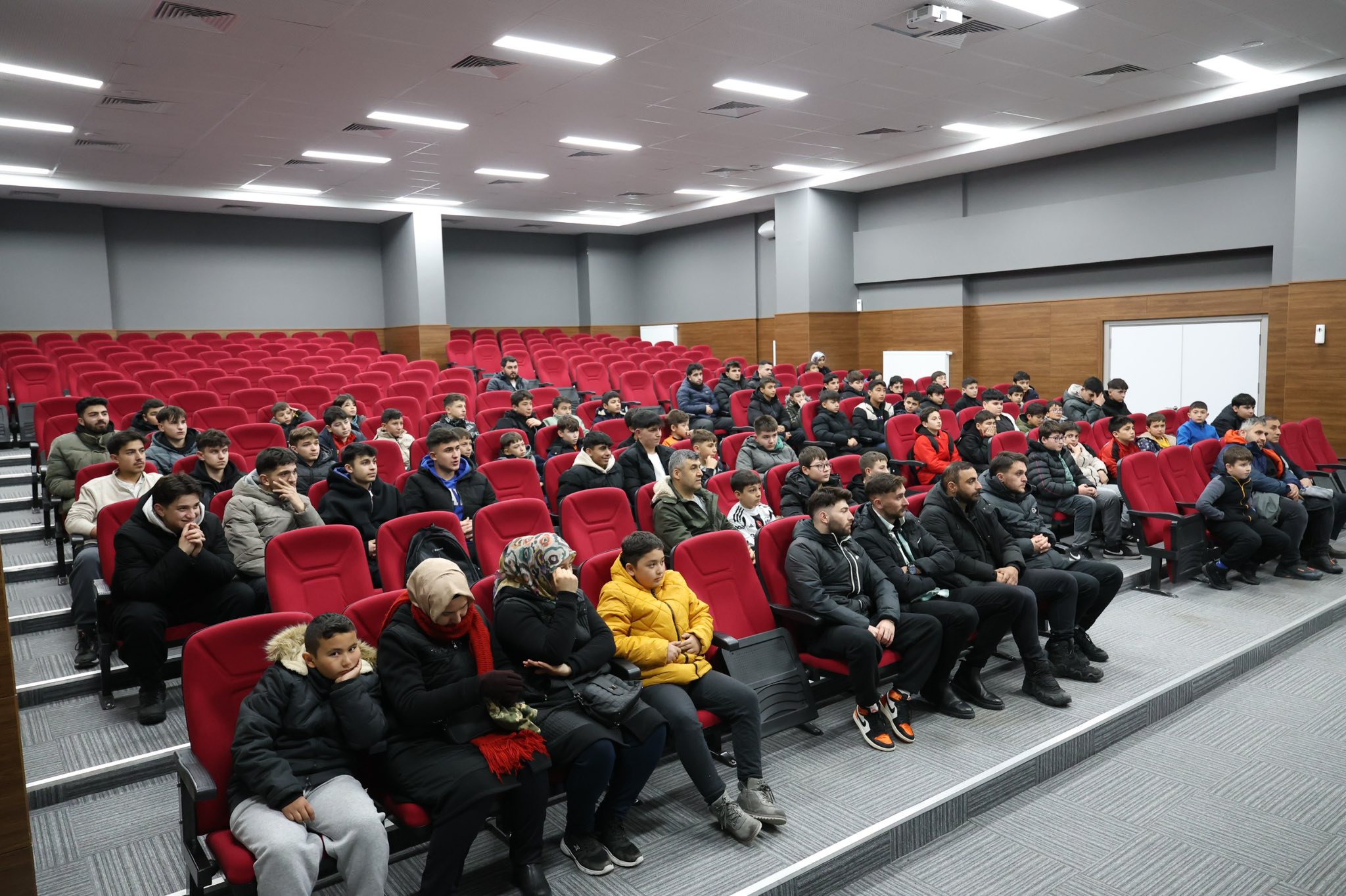 Başkan Hasan Sopacı’dan Spor Hamlesi 200 Gence Sportif Destek! (1)