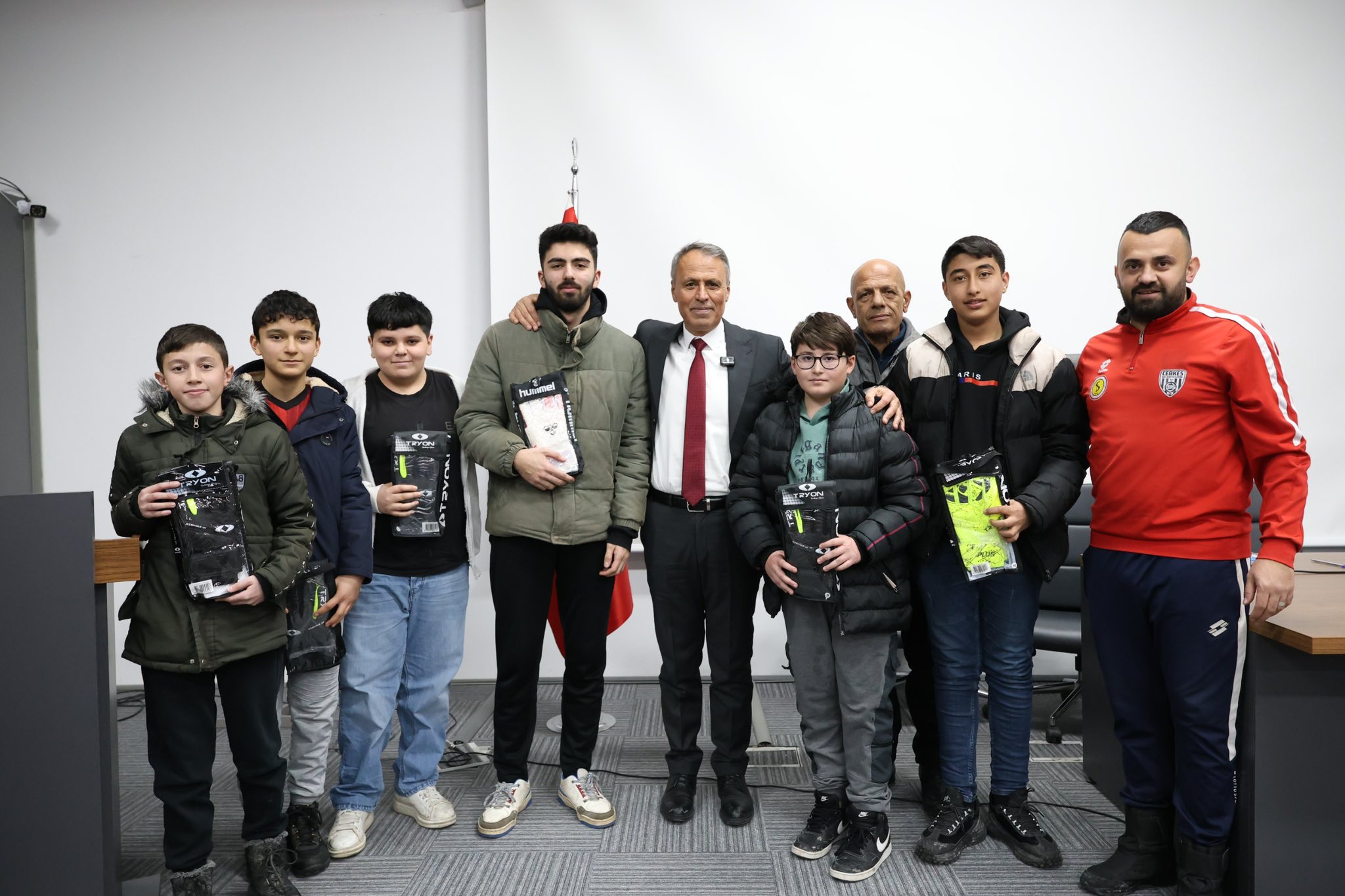 Başkan Hasan Sopacı’dan Spor Hamlesi 200 Gence Sportif Destek! (10)