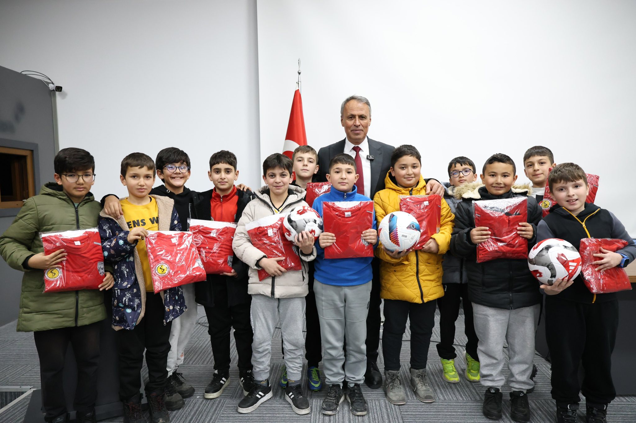 Başkan Hasan Sopacı’dan Spor Hamlesi 200 Gence Sportif Destek! (6)