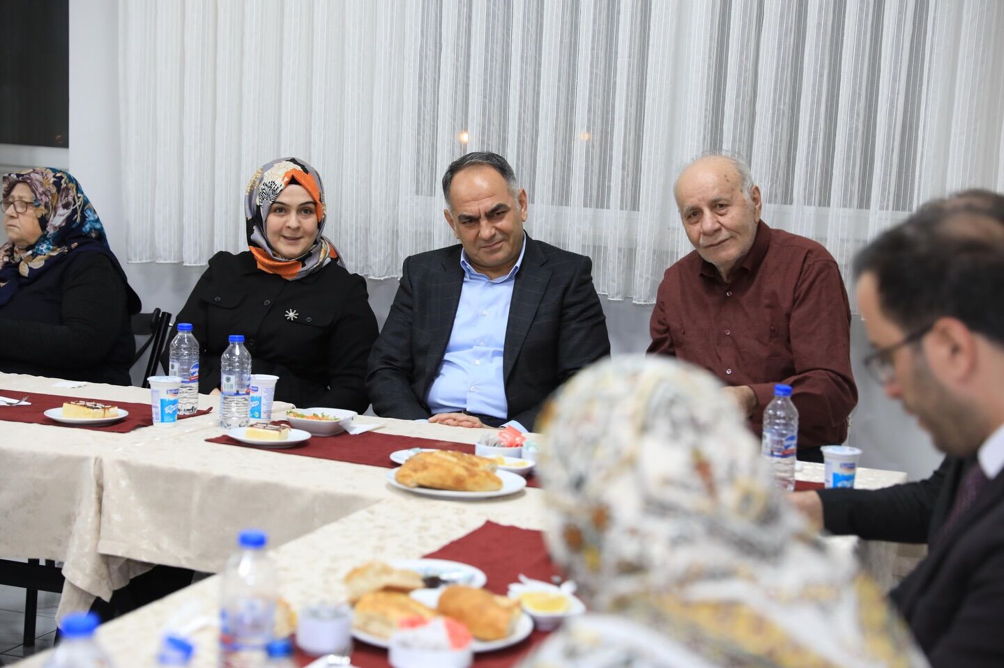 Vali Çakırtaş Huzurevi Sakinleriyle Aynı Sofrada Buluştu! (1)