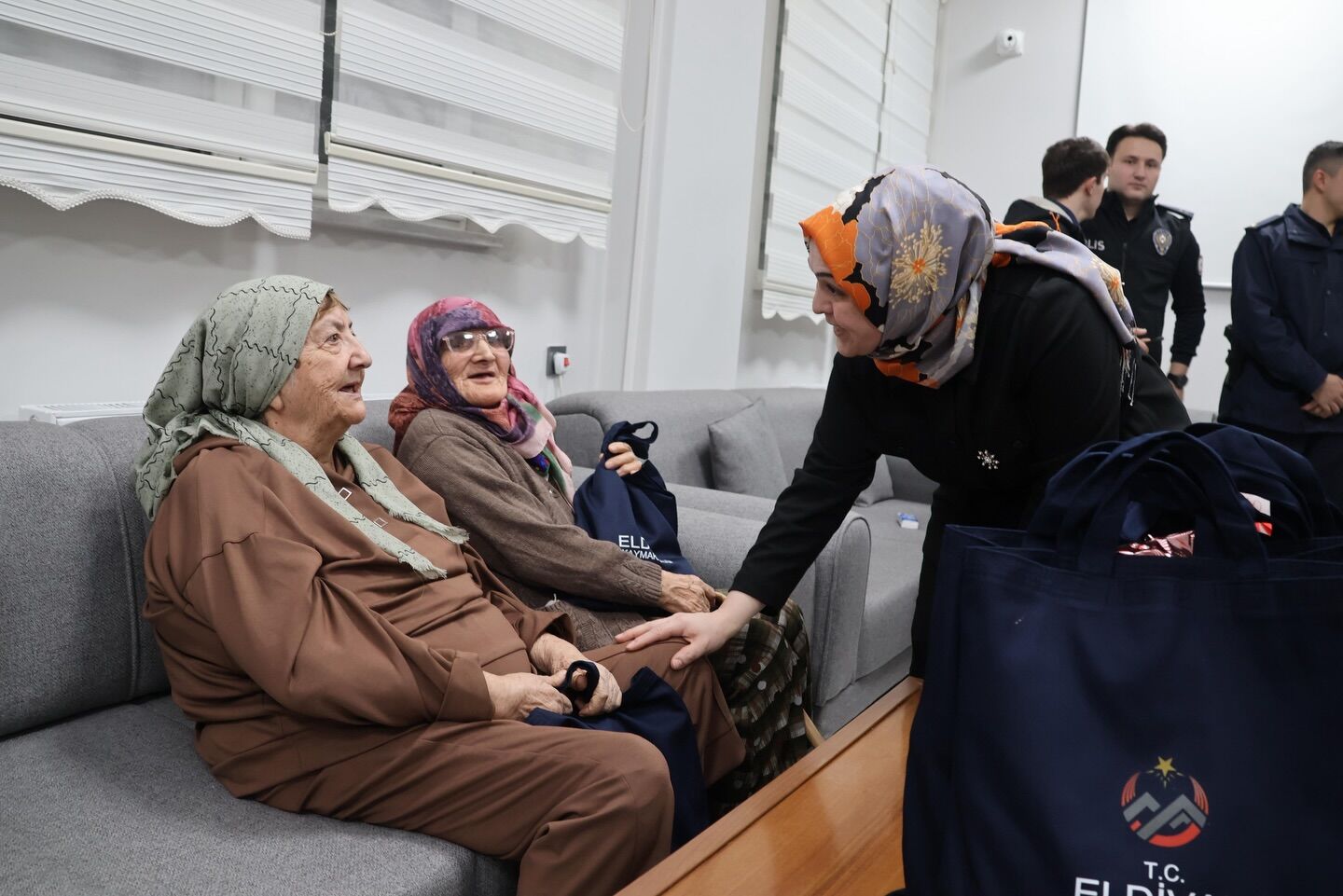 Vali Çakırtaş Huzurevi Sakinleriyle Aynı Sofrada Buluştu! (2)