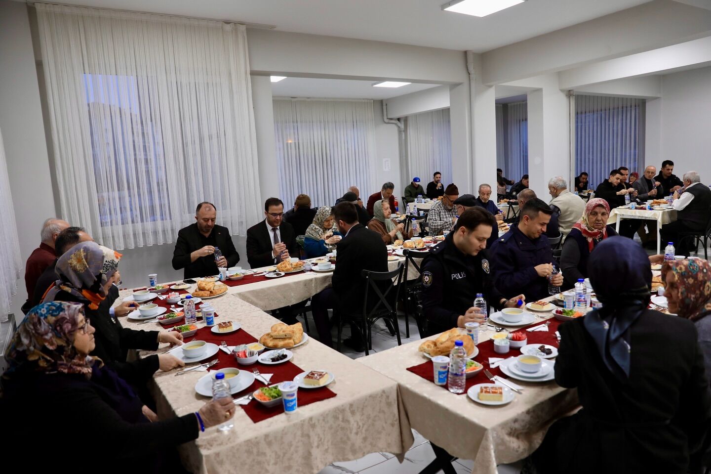 Vali Çakırtaş Huzurevi Sakinleriyle Aynı Sofrada Buluştu! (3)