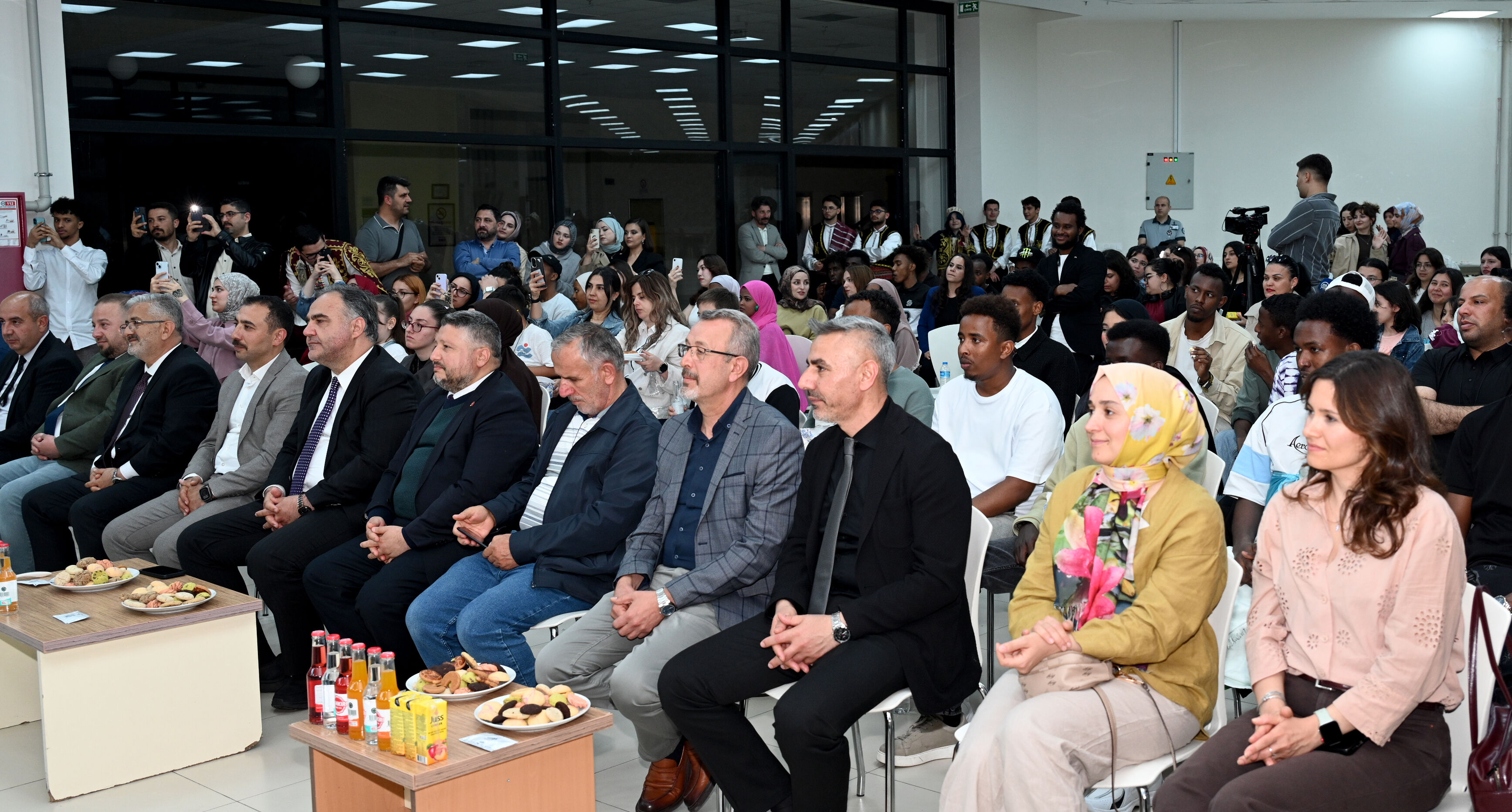 Çakü’de Kültürler Buluştu Geceye Renkli Görüntüler Damga Vurdu (26)