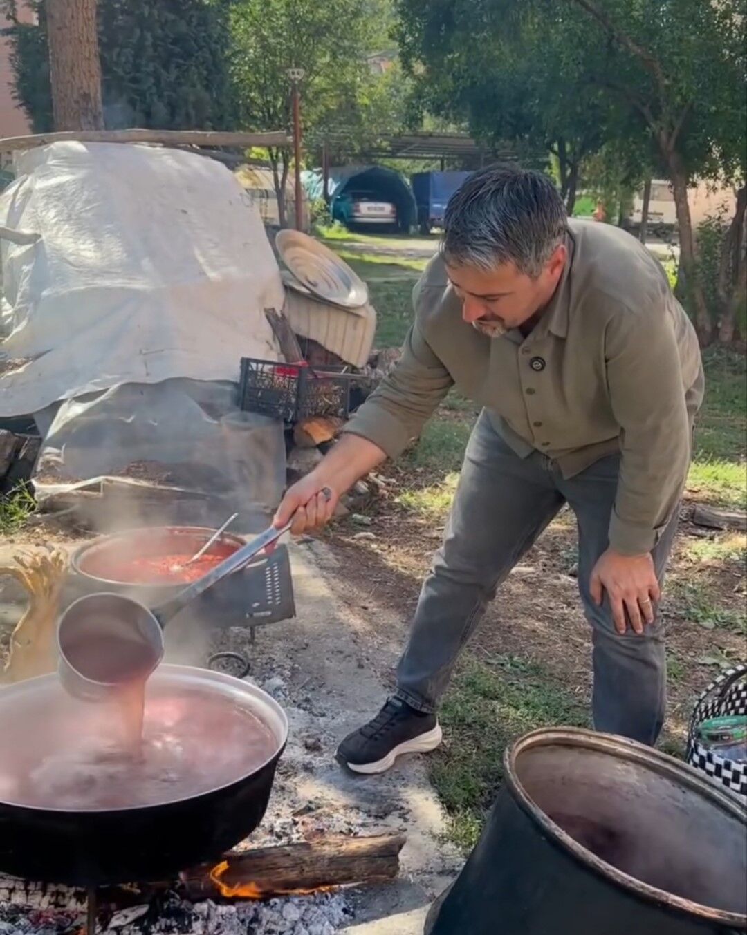 Başkan Bozkurt Tencerenin Başına Geçti! Kumluca’nın Armut Pekmezini Böyle Tanıttı (2)