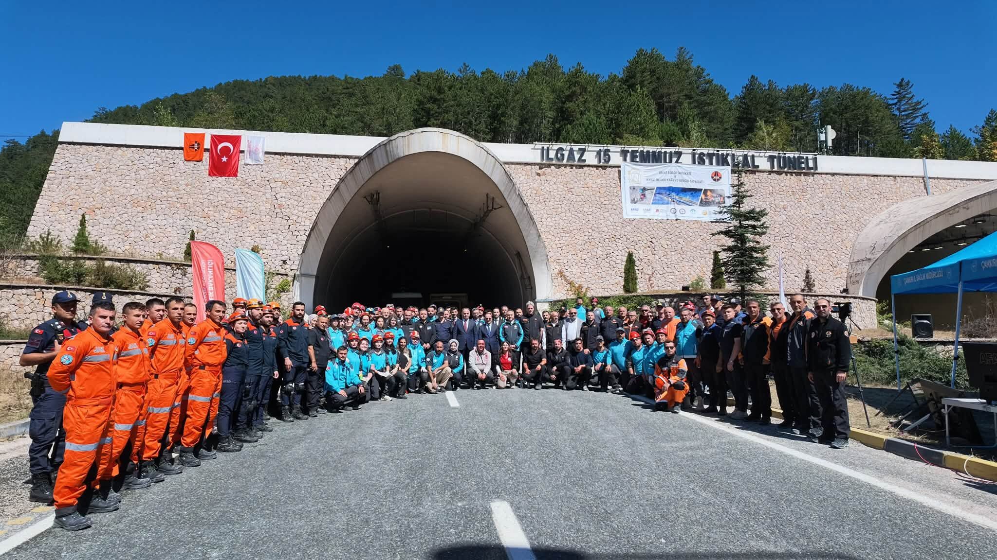 Deprem Sonrası Tünelde Göçük Ve Kaza Senaryosu! Ekipler Harekete Geçti (2)