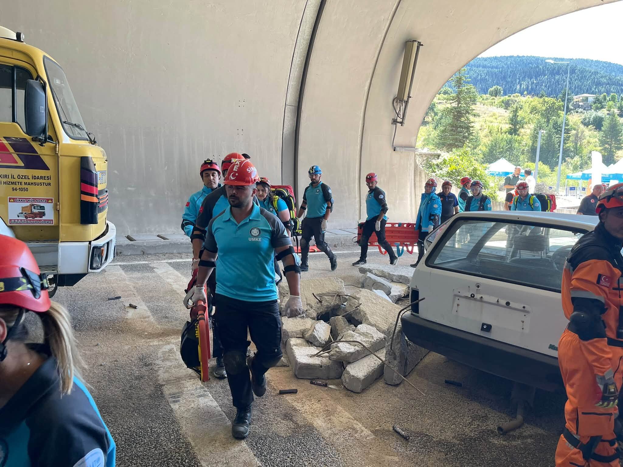 Deprem Sonrası Tünelde Göçük Ve Kaza Senaryosu! Ekipler Harekete Geçti (8)