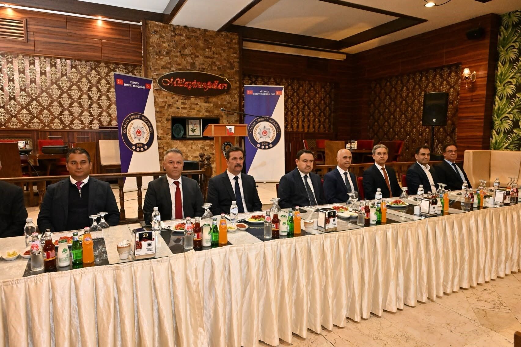 Yeni Emniyet Müdürü Osman Elbir'e Çankırı’ya Gelmeden Önce Kütahya’da Veda Yemeği Düzenlendi