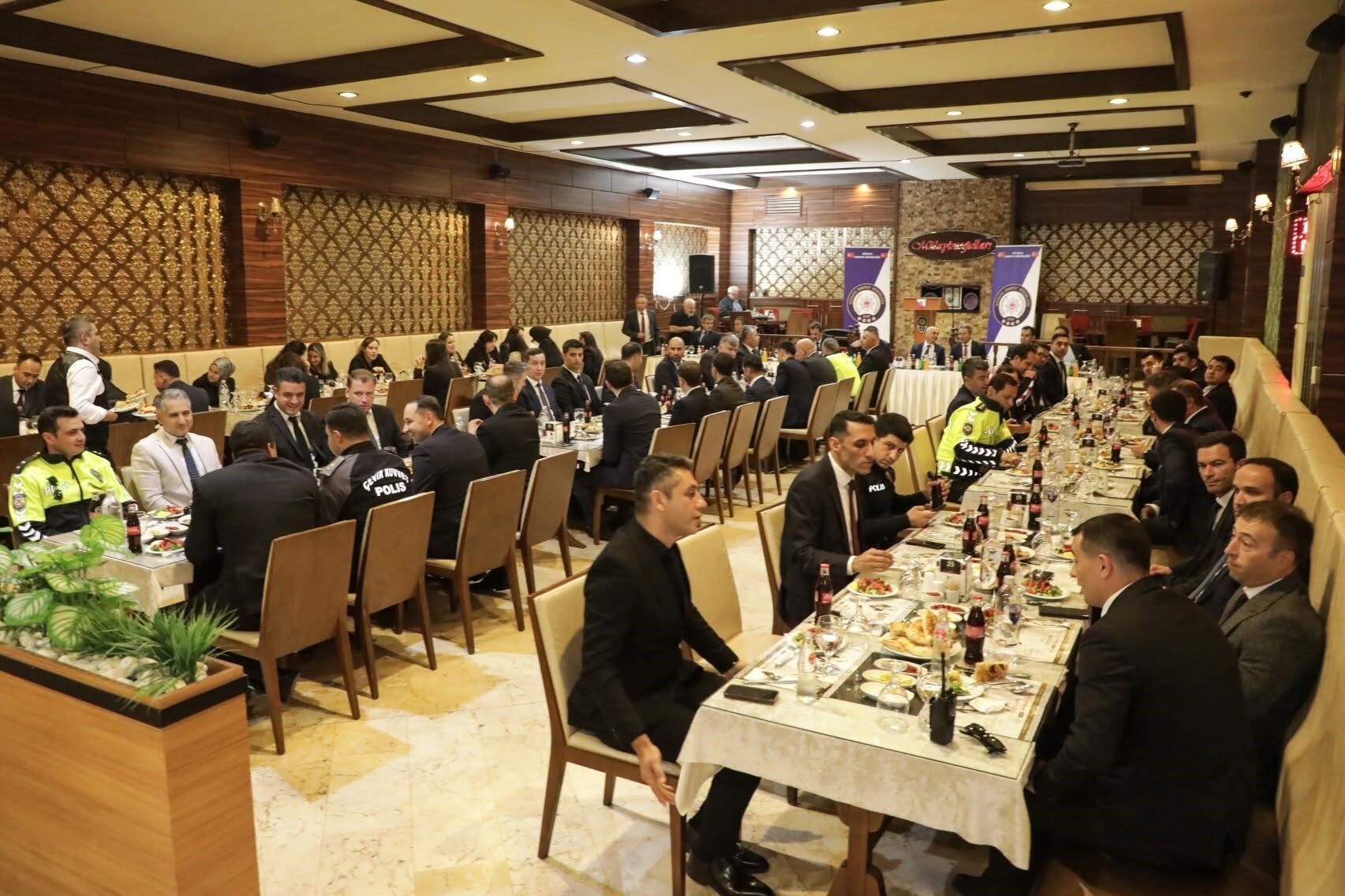 Yeni Emniyet Müdürü Osman Elbir'e Çankırı’ya Gelmeden Önce Kütahya’da Veda Yemeği Düzenlendi!3