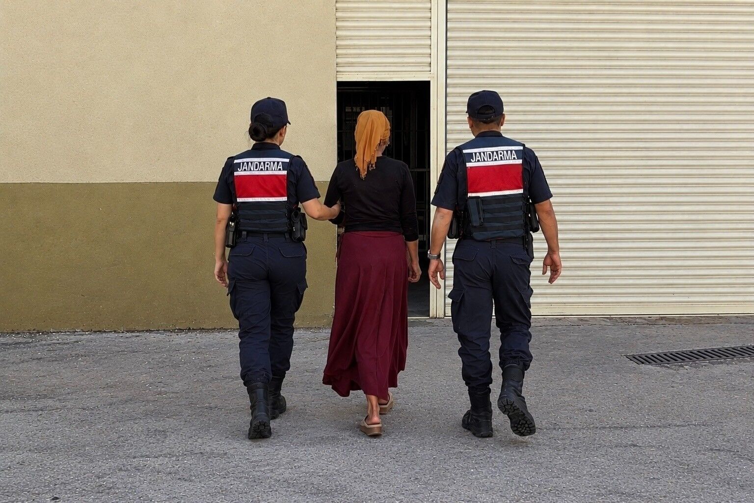 15 Yıl 9 Ay Hapis Cezasıyla Aranıyordu! JASAT Yakaladı