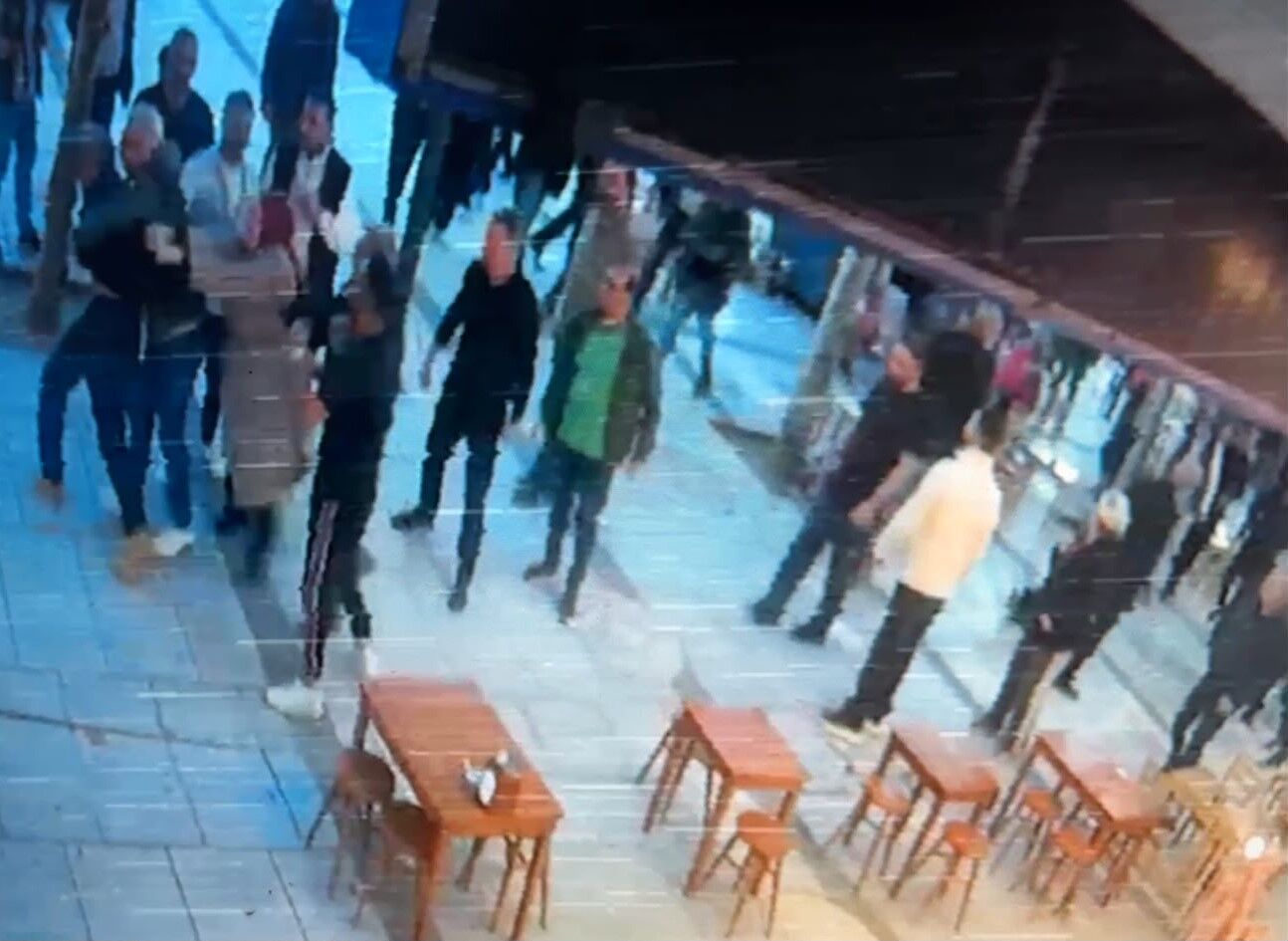 17 Yaşındaki Genç Kıza Sokak Ortasında Saldırı!