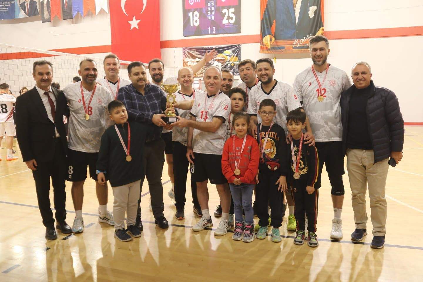 4. Kamu Spor Oyunları Erkekler Voleybol Turnuvası’nın Şampiyonu Gençlikspor!11