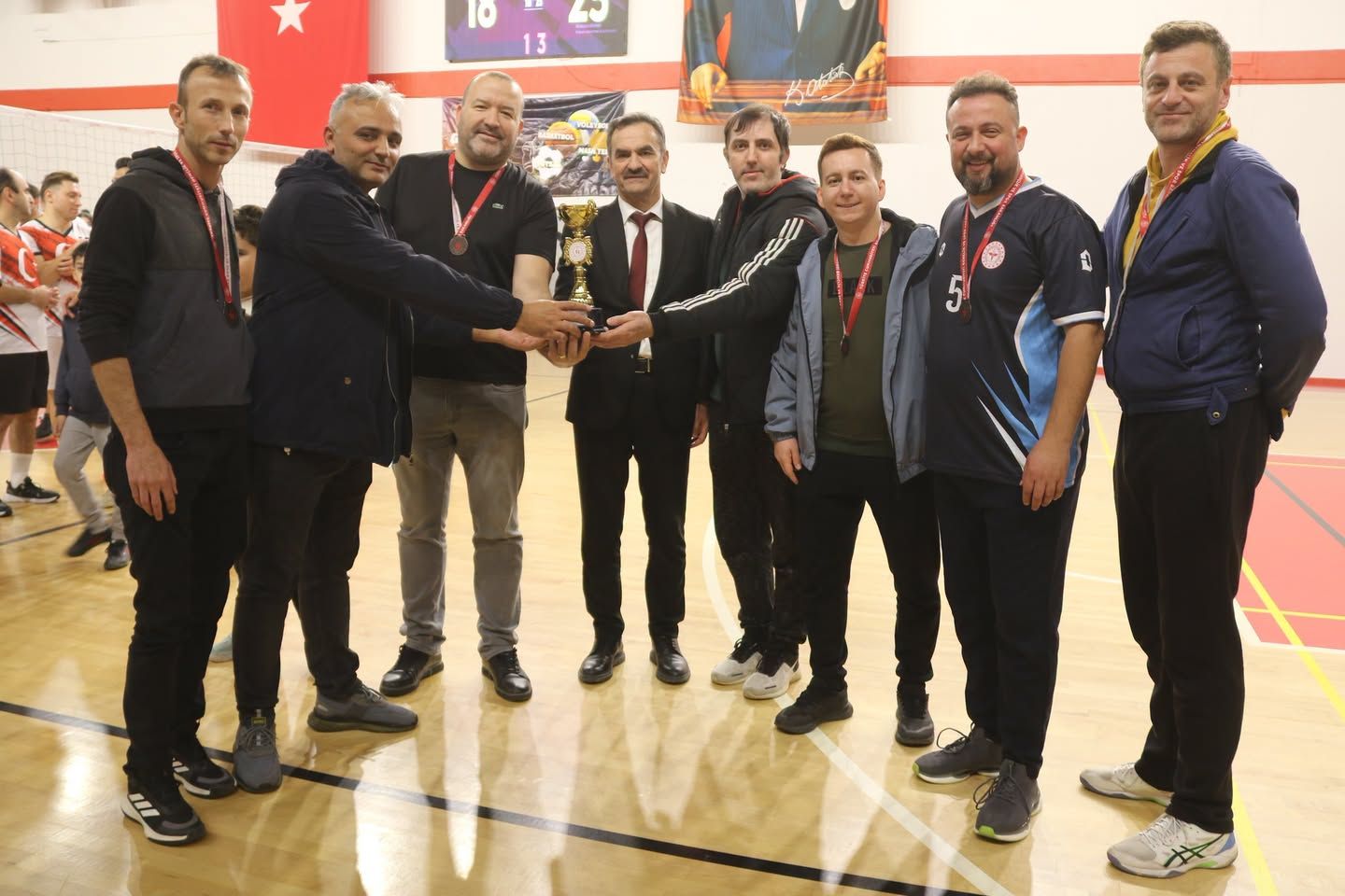 4. Kamu Spor Oyunları Erkekler Voleybol Turnuvası’nın Şampiyonu Gençlikspor!2